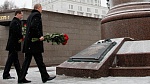 Владимир Путин и Дмитрий Медведев возложили цветы к памятнику Петру Столыпину
